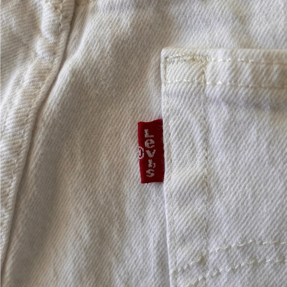 Levi's 501 Original High Rise White Denim Cutoff Shorts Size 28 - Picture 8 of 11